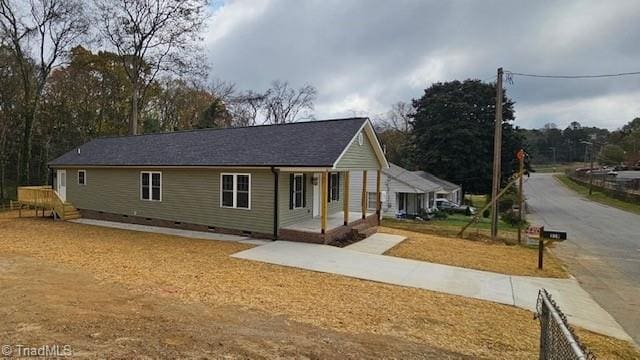 319 E 3rd Ave Extension, Lexington, NC 27292 - view of front of property with crawl space and a porch
