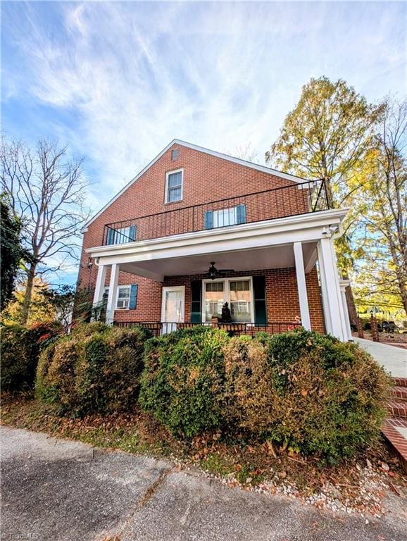 view of front of property with covered porch