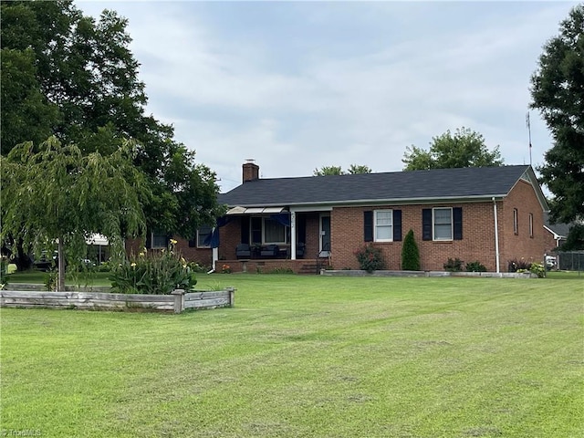 view of front of home featuring a front yard