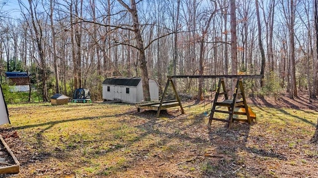 view of yard featuring an outbuilding and a shed