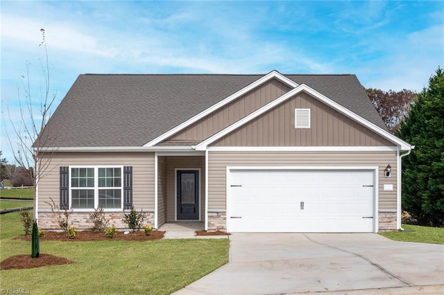 craftsman house featuring a front yard and a garage