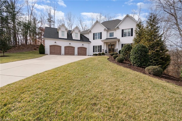 view of front of property featuring a front lawn