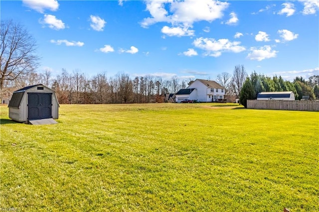 view of yard featuring a storage shed