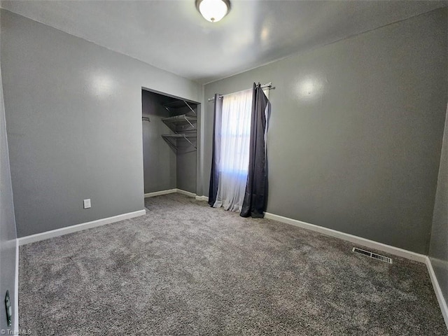 unfurnished bedroom with carpet flooring and a closet