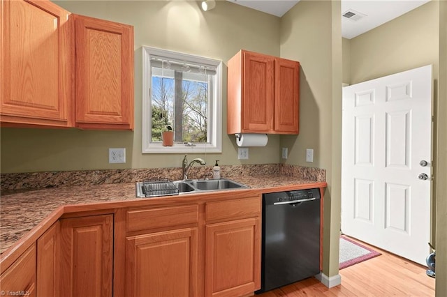 196 Evergreen Springs Ct Unit 602, Blowing Rock, NC 28605 - kitchen with dishwasher, a sink, light wood-style flooring, and light countertops