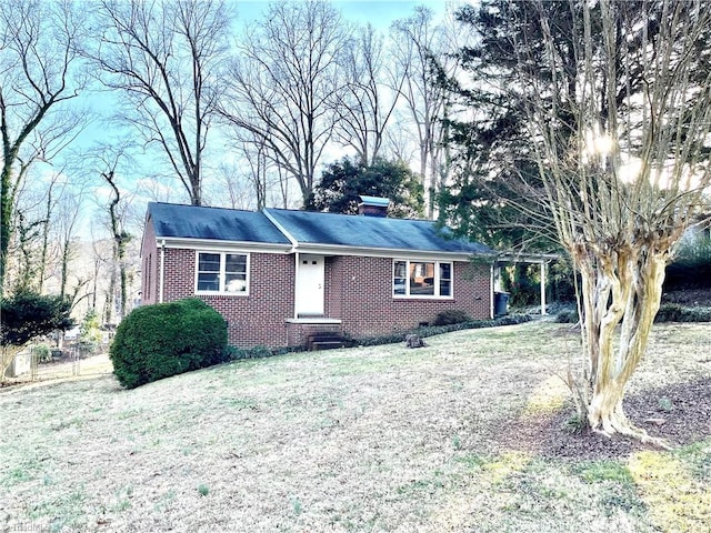 single story home with a front yard