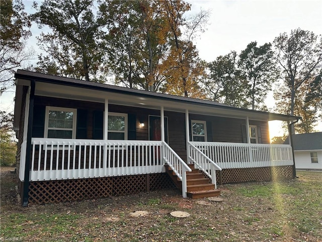 view of front of house featuring a porch