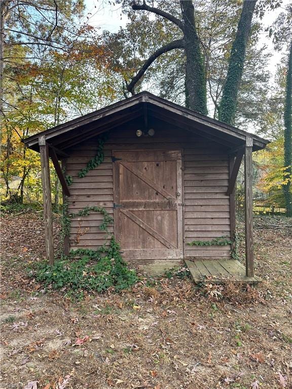 view of outbuilding