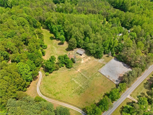 birds eye view of property featuring a wooded view