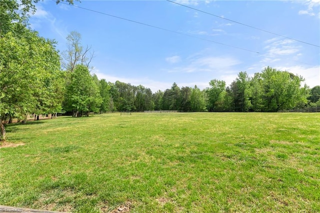 view of yard featuring a rural view