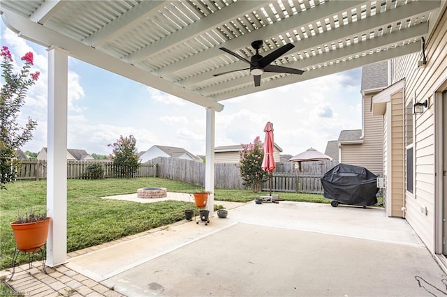 view of patio featuring a pergola, ceiling fan, and a fire pit