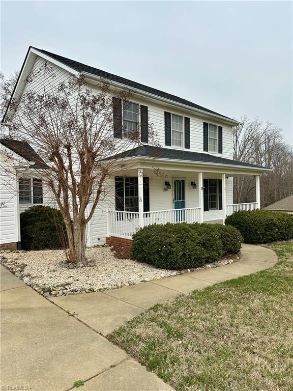 view of front of house with covered porch