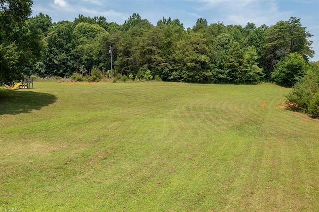2765 Green Oaks Dr, Winston-Salem, NC 27107 - view of grassy yard