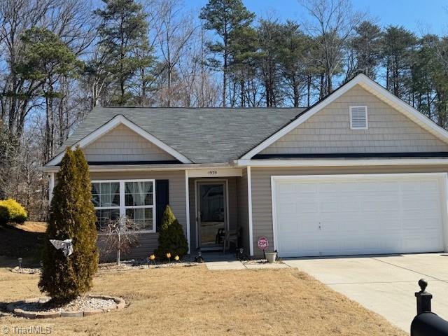 view of front of property featuring driveway and an attached garage