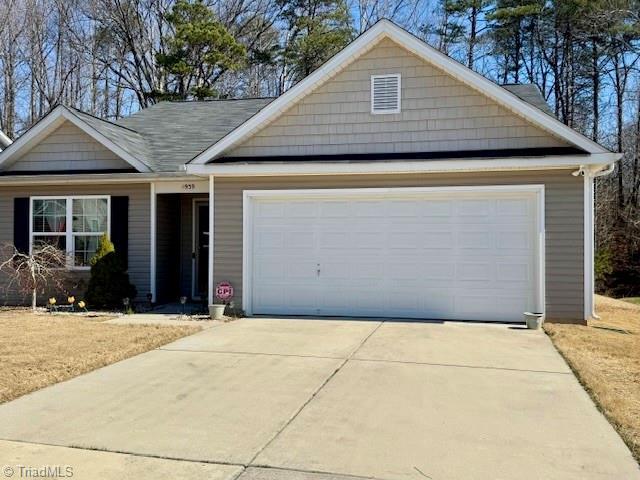 view of front of home with a garage and concrete driveway