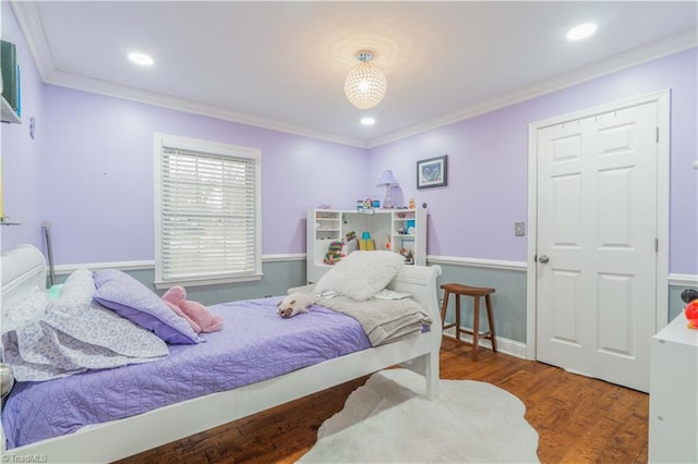 bedroom featuring crown molding, baseboards, wood finished floors, and recessed lighting