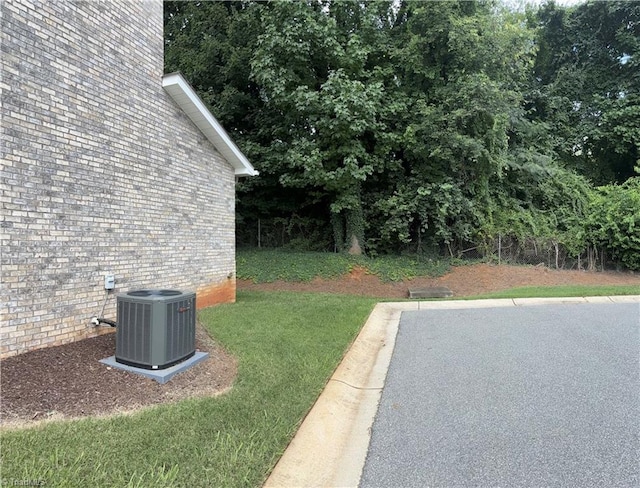 view of yard featuring central AC unit