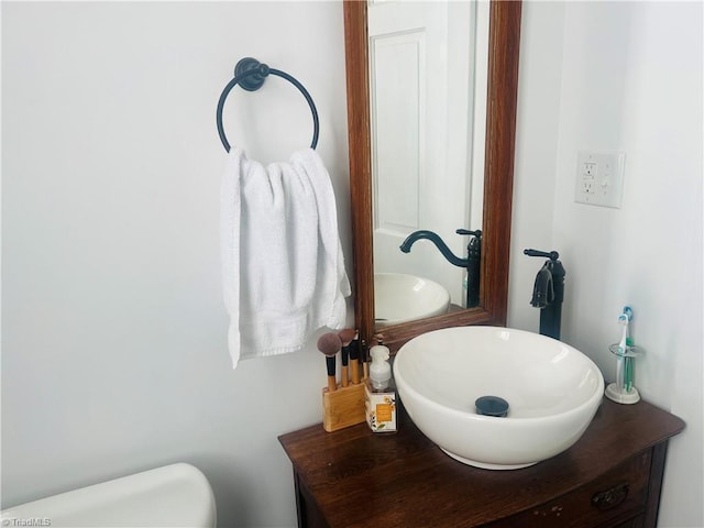 bathroom featuring sink