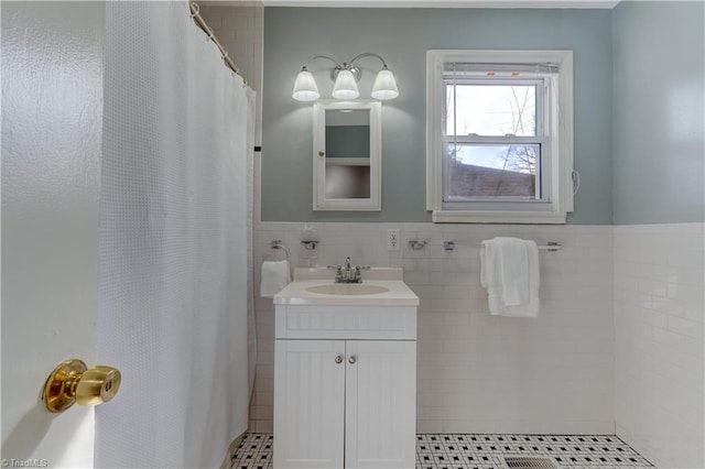 bathroom with vanity and a shower with shower curtain