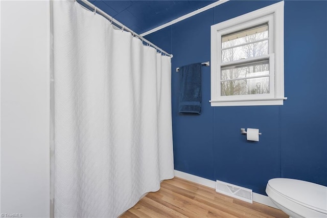 full bath featuring toilet, baseboards, visible vents, and wood finished floors