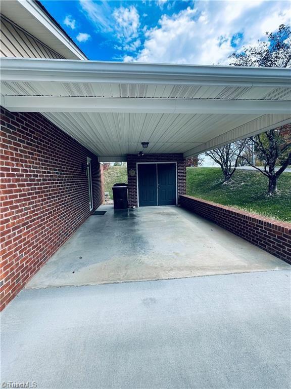 view of vehicle parking featuring a carport