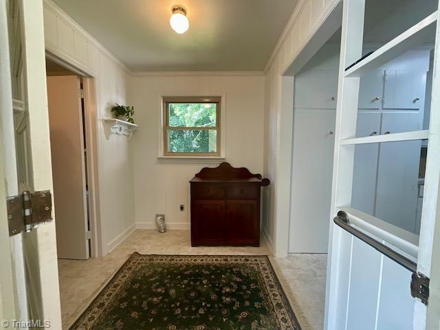 327 Lanier Dr, Lexington, NC 27295 - hall featuring ornamental molding and baseboards