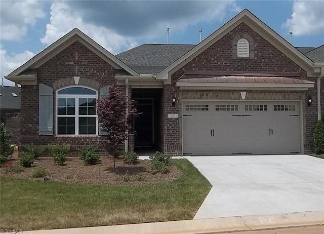 view of front facade featuring a garage