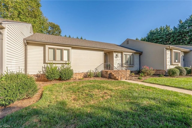 single story home featuring a front lawn