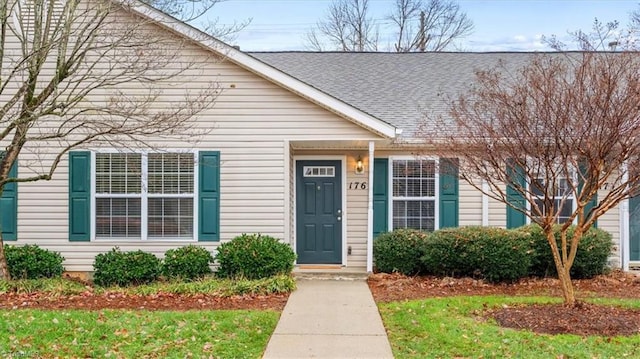 entrance to property with a shingled roof