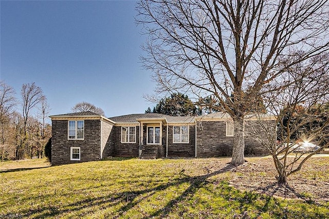 view of front of house featuring a front yard