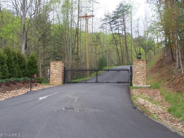 151 Sutters Ridge Rd, Mcgrady, NC 28649