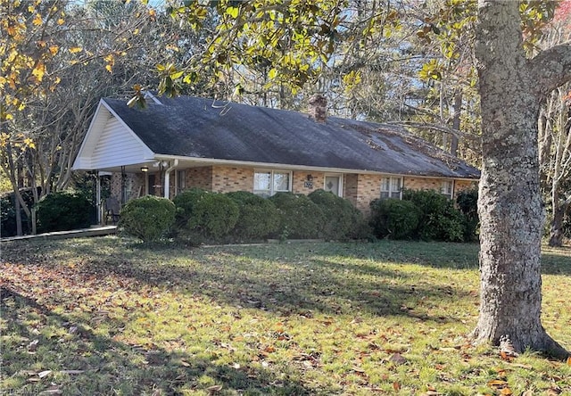 single story home featuring a front yard