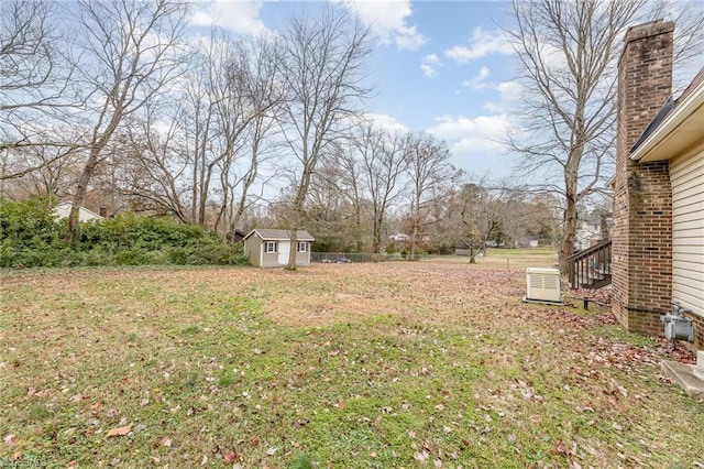 view of yard with a storage unit