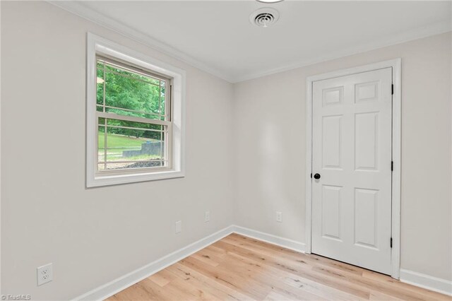 135 Boxwood Cir, Advance, NC 27006 - unfurnished room featuring crown molding, light wood finished floors, and baseboards