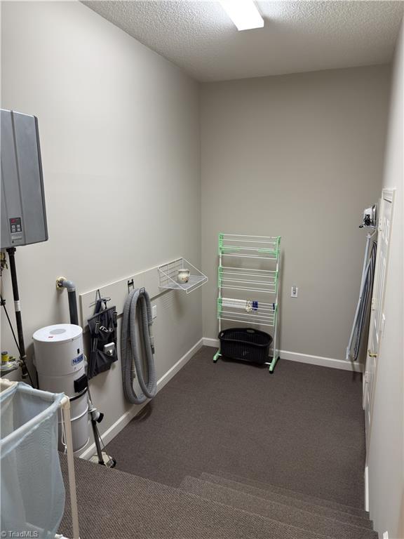 606 Dorado Cir, High Point, NC 27265 - home office with baseboards, carpet, and a textured ceiling