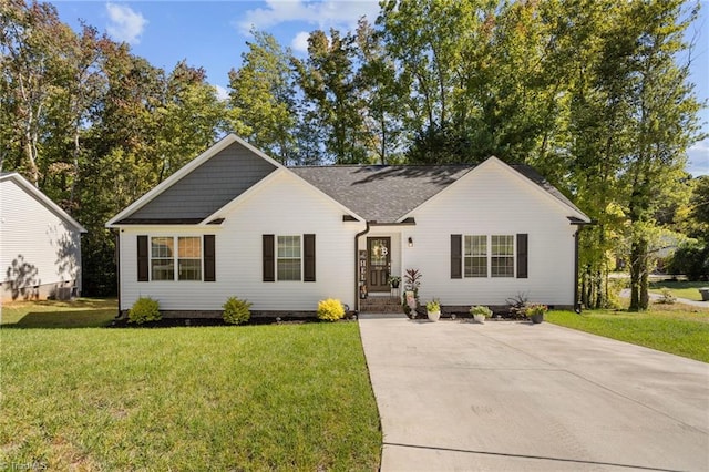 ranch-style house featuring a front yard