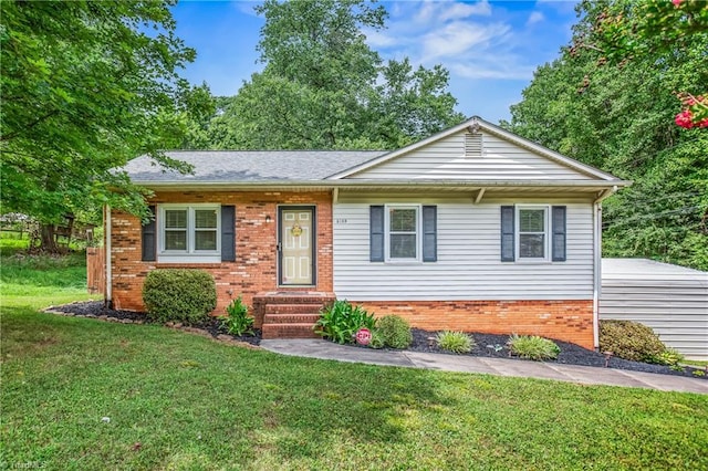 ranch-style house with entry steps, brick siding, and a front yard