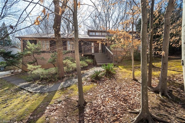 view of front facade featuring brick siding