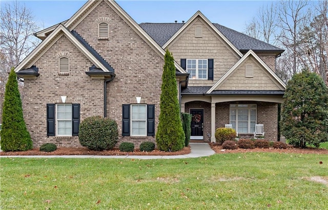 view of front facade featuring a front yard