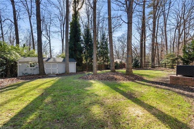 view of yard featuring a storage unit