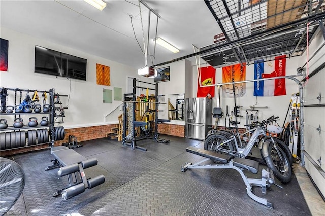 workout area featuring a garage