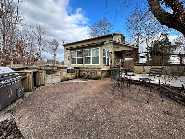 view of patio / terrace featuring an outdoor kitchen