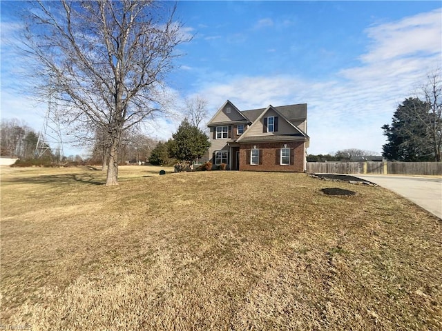 view of front of home featuring a front yard