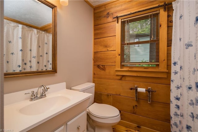 bathroom featuring curtained shower, vanity, and toilet