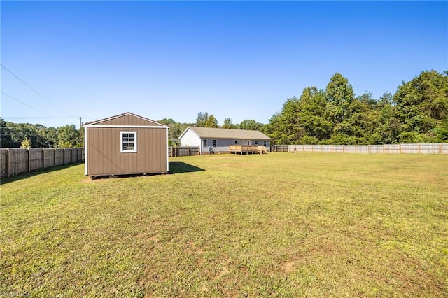 view of yard featuring a storage unit