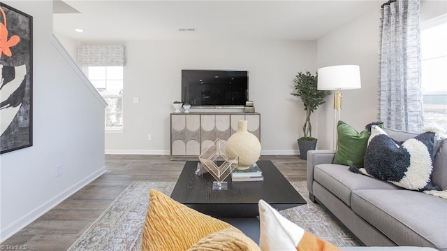 living area with visible vents, recessed lighting, baseboards, and wood finished floors