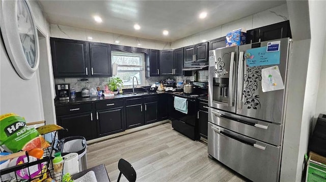 kitchen with tasteful backsplash, sink, black range with electric cooktop, stainless steel refrigerator with ice dispenser, and light hardwood / wood-style flooring