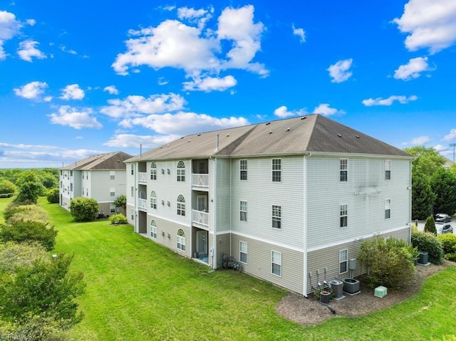 6112 Hedgecock Cir Unit 3B, High Point, NC 27265 - rear view of property with a lawn
