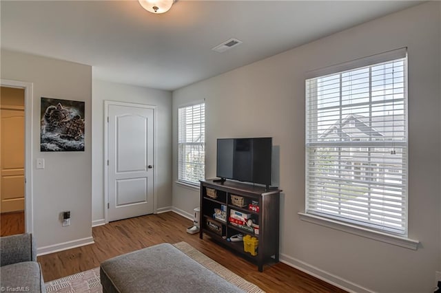 4548 River Gate Dr, Clemmons, NC 27012 - living area featuring wood finished floors and baseboards
