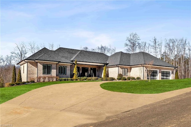 view of front of home featuring a front lawn and a garage